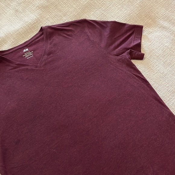 H&M slim fit tee in medium - Picture 5 of 9